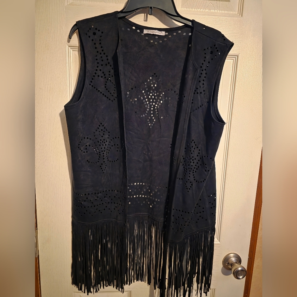 Do Everything in Love Black Sleeveless Fringe Vest